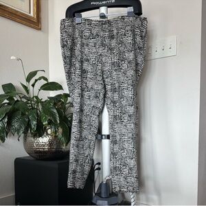 Chico’s Travelers Collection Abstract Slim-Fit Pants Sz 20/22 Black White New